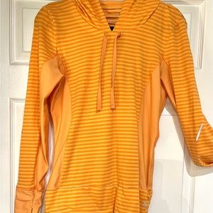 mpg medium pullover Womens active wear great with leggings and tennis shoes